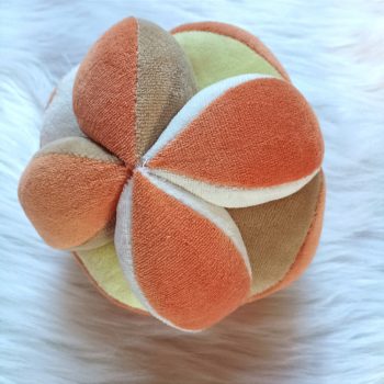 Montessori labda - bézs-sárga, 12 cm vagy 15 cm