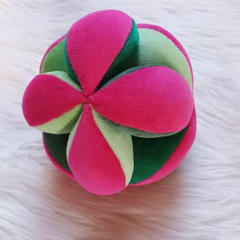 Montessori labda - pink - zöld, 12 cm vagy 15 cm