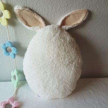 Nyuszifüles tojás párna - bézs